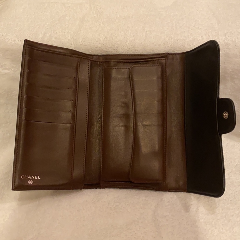 Authentic Chanel Wallet - Picture 3 of 5